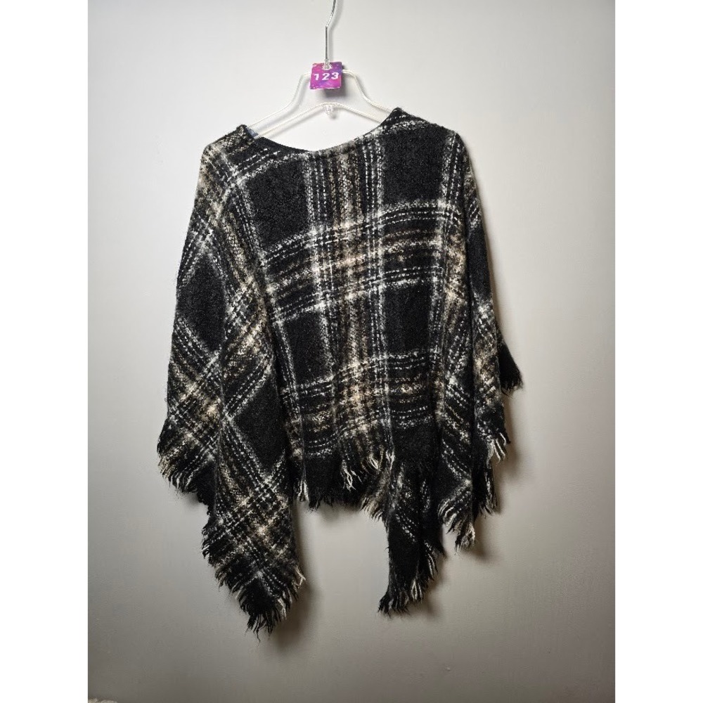Orvis Womens Poncho Black White Plaid Fringe Knit Shawl Wrap Pull Over One Size